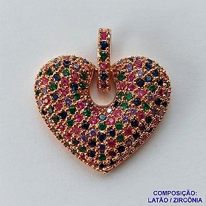 PINGENTE NO BRUTO PRONTO PARA O BANHO (CX30) - PINGENTE CORAÇÃO  COM MICRO ZIRCÔNIAS COLORIDAS E CONTRA ARGOLA COM MICRO ZIRCÔNIAS 23MM PESO 4.2GR- BRU0001954