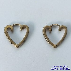 BRINCO NO BRUTO PRONTO PARA O BANHO(CX62) - BRINCO DE ARGOLA FORMATO CORAÇÃO COM 1 FILEIRA DE MICRO ZIRCÔNIAS - TAMANHO 16MM - PESO 2.1GR - BRU10696