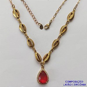 GARGANTILHA NO BRUTO PRONTO PARA O BANHO - CORRENTE DE 45CM COM CONCHAS E PINGENTE EM ZIRCÔNIA VERMELHA 8X12MM E BASE CRAVEJADA EM MICROS ZIRCÔNIAS - PESO TOTAL 6,7GR - BRU10863