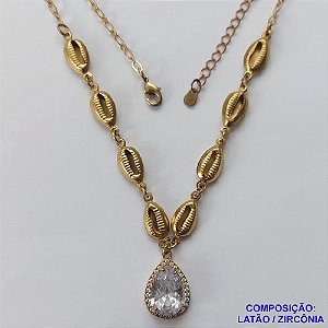 GARGANTILHA NO BRUTO PRONTO PARA O BANHO - CORRENTE DE 45CM COM CONCHAS E PINGENTE EM ZIRCÔNIA CRISTAL 8X12MM E BASE CRAVEJADA EM MICROS ZIRCÔNIAS - PESO TOTAL 6,7GR - BRU10864
