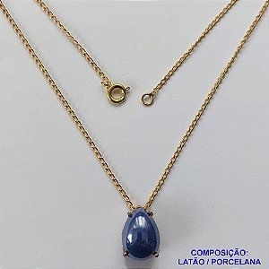GARGANTILHA NO BRUTO PRONTA PARA O BANHO  - (CX64) GARGANTILHA COM CORRENTE 45CM - PINGENTE EM PORCELANA 9X13MM AZUL - COMPOSIÇÃO LATÃO / PORCELANA - PESO TOTAL: 2,9GR - BRU10869