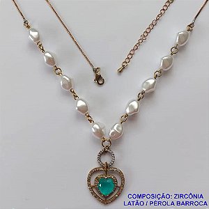 GARGANTILHA NO BRUTO PRONTO PARA O BANHO (CX40) - COM PÉROLAS BARROCAS E PINGENTE CORAÇÃO COM ZIRCÔNIA VERDE E BASE CRAVEJADA EM MICROS ZIRCÔNIAS CRISTAIS 21X23MM - COM CORRENTE VENEZIANA - TAMANHO 60CM + EXTENSOR - PESO: 10,6GR - BRU11229