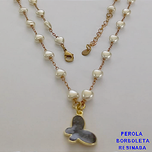 GARGANTILHA NO BRUTO PRONTO PARA O BANHO - COM PÉROLAS DE CORAÇÃO COM PINGENTEDE BORBOLETA RESINADA - TAMANHO 50CM + EXTENSOR - PESO: 6.5GR - BRU10988