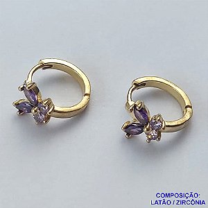 BRINCO NO BRUTO PRONTO BANHO(CX02) - BRINCO BORBOLETA COM ZIRCÔNIAS LILÁS - ARGOLINHA DE PRESSÃO (TRANQUETA) TAMANHO 6X7MM - PESO TOTAL 2GR - BRU12266