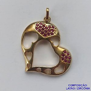 PINGENTE NO BRUTO PRONTO PARA O BANHO (CX27) - PINGENTE CORAÇÃO VAZADO CRAVEJADO EM MICROS ZIRCÔNIAS ROSAS (PX001624 C503) - COMPOSIÇÃO: LATÃO / ZIRCÔNIA - TAMANHO 21X23MM -  PESO TOTAL 2,8GR - BRU12270