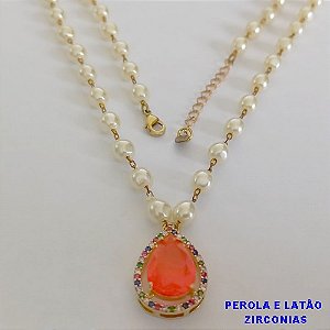 GARGANTILHA NO BRUTO PRONTO PARA O BANHO - CORRENTE COM PÉROLAS 5MM E PINGENTE GOTA COM ZIRCÔNIA E BASE CRAVEJADA EM MICROS ZIRCÔNIAS COLORIDAS 14X19MM - TAMANHO 70CM + EXTENSOR - PESO: 19,5GR - BRU11291