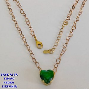SHOCKER NO BRUTO PRONTO PARA O BANHO - CORRENTE CORAÇÕES E PINGENTE EM ZIRCÔNIA VERDE ESCURO 10MM  - TAMANHO 40CM + EXTENSOR - PESO: 3,6GR - BRU12422