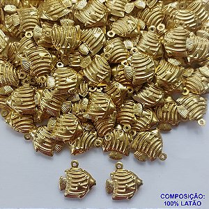 ACESSÓRIO PINGENTE NO BRUTO PRONTO PARA O BANHO (CX11) - PEIXE DUPLO - TAMANHO 12X16MM PESO TOTAL 0,7GR - COMPOSIÇÃO: 100% LATÃO - BRU0002016