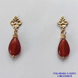BRINCO FOLHEADO A OURO - BANHADO COM 5 MILÉSIMOS + VERNIZ DIAMOND - BRINCO COM PINO E PEDRA ÁGATA CARAMELO - TAMANHO 30MM - OURO021