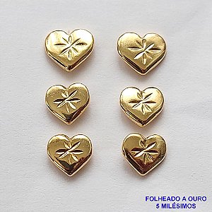 TRIO DE BRINCOS FOLHEADO A OURO - BANHADO COM 5 MILÉSIMOS + VERNIZ DIAMOND - TRIO FORMATO CORAÇÃO - BRINCO DE PINO - OURO023