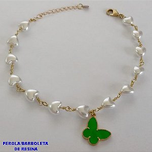 PULSEIRA NO BRUTO PRONTO PARA O BANHO - PULSEIRA TODA EM PÉROLA CORAÇÃO E PINGENTE BORBOLETA TIPO VAN CLEEF VERDE EM RESINA 10MM - TAMANHO 18CM + EXTENSOR - PESO: 4GR - BRU12582