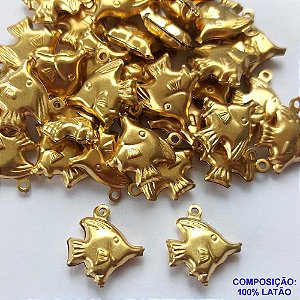 ACESSÓRIO PINGENTE NO BRUTO PRONTO PARA O BANHO (CX38) - PEIXE DUPLO (E0452) - TAMANHO 18X20MM PESO TOTAL 0,7GR - COMPOSIÇÃO: 100% LATÃO - BRU0002097