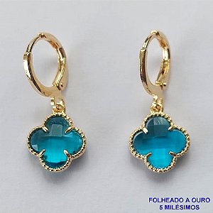 BRINCO FOLHEADO A OURO - BANHADO COM 5 MILÉSIMOS + VERNIZ DIAMOND - BRINCO TIPO VAN CLEEF 10MM AZUL EM VIDRO  - OURO040