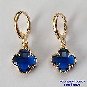 BRINCO FOLHEADO A OURO - BANHADO COM 5 MILÉSIMOS + VERNIZ DIAMOND - BRINCO TIPO VAN CLEEF 10MM AZUL ESCURO EM VIDRO  - OURO041