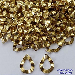 ACESSÓRIO NO BRUTO PRONTO PARA O BANHO (CX08) - PINGENTE GOTA VAZADA MARTELADA (E1957) - TAMANHO 10X13MM PESO TOTAL 0,5GR - COMPOSIÇÃO: 100% LATÃO - BRU0002102