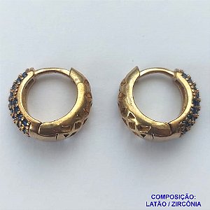 BRINCO NO BRUTO PRONTO BANHO(TTUU)(CX02) - BRINCO ARGOLA CRAVEJADO EM MICROS ZIRCÔNIAS AZUIS - (TRANQUETA) TAMANHO 14X16MM - LARGURA: 8MM - PESO TOTAL 4.8GR - BRU12670