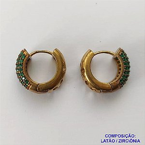BRINCO NO BRUTO PRONTO BANHO(TTUU) (CX03) - BRINCO ARGOLA CRAVEJADO EM MICROS ZIRCÔNIAS VERDE - (TRANQUETA) TAMANHO 18MM - LARGURA: 7MM - PESO TOTAL 6,8GR - BRU12677