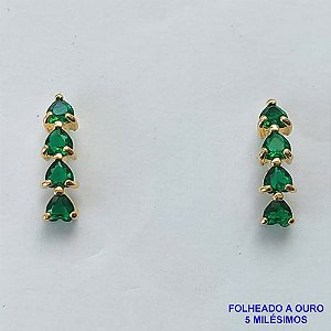 BRINCO FOLHEADO A OURO - BANHADO COM 5 MILÉSIMOS + VERNIZ DIAMOND - BRINCO DE PINO COM ZIRCÔNIAS VERDES 5X17MM - OURO049
