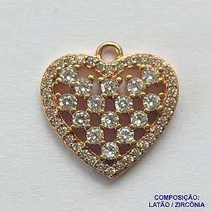 PINGENTE NO BRUTO PRONTO PARA O BANHO (CX08) - PINGENTE CORAÇÃO CRAVEJADO EM MICROS ZIRCÔNIAS - COMPOSIÇÃO: LATÃO / ZIRCÔNIA - TAMANHO 15X15MM - PESO TOTAL 1,7GR - BRU12758