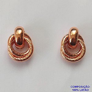 BRINCO NO BRUTO PRONTO PARA O BANHO - BRINCO DE PINO COM ARGOLAS ENTRELAÇADAS - COMPOSIÇÃO: 100% LATÃO - TAMANHO 22MM - PESO TOTAL 6,2GR - BRU12766