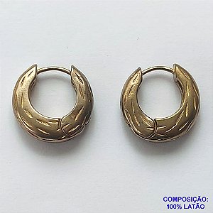 BRINCO NO BRUTO PRONTO PARA O BANHO(CX124) - BRINCO ARGOLA (TRANQUETA) - TAMANHO 15MM LARGURA 5MM - PESO TOTAL 5,4GR - COMPOSIÇÃO: 100% LATÃO - BRU12775