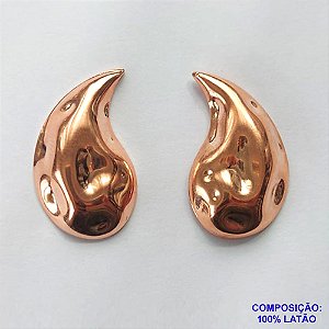 BRINCO NO BRUTO PRONTO PARA O BANHO - BRINCO DE PINO GOTA MARTELADA - TAMANHO 11X20MM - PESO TOTAL 2GR - COMPOSIÇÃO: 100% LATÃO - BRU12779