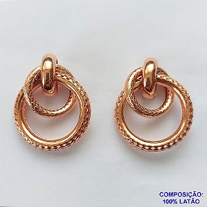 BRINCO NO BRUTO PRONTO PARA O BANHO - BRINCO DE PINO COM DUAS ARGOLAS - TAMANHO 26X34MM - PESO TOTAL 8,8GR - COMPOSIÇÃO: 100% LATÃO - BRU12794