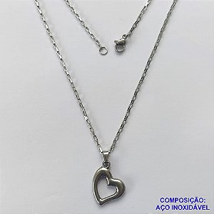 GARGANTILHA EM AÇO INOXIDÁVEL - (AÇO1012) GARGANTILHA COM CORRENTE TIJOLINHO 45CM E PINGENTE CORAÇÃO VAZADO 15MM - FECHO LAGOSTA - COMPOSIÇÃO 100% AÇO INOXIDÁVEL - AÇO1034