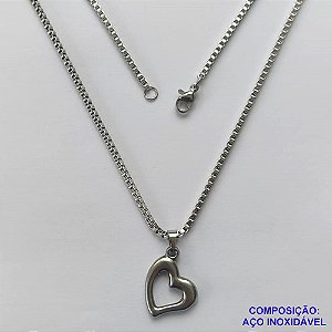 GARGANTILHA EM AÇO INOXIDÁVEL - (AÇO1035) GARGANTILHA COM CORRENTE QUADRADINHA 45CM E PINGENTE CORAÇÃO VAZADO 15MM - FECHO LAGOSTA - COMPOSIÇÃO 100% AÇO INOXIDÁVEL - AÇO1036