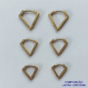 BRINCO NO BRUTO PRONTO PARA O BANHO(CX69) - TRIO DE BRINCO FORMATO TRIANGULO COM 1 FILEIRA DE MICRO ZIRCÔNIAS COM 3 PARES TAMANHOS 14/12/10MM - PESO TOTAL 4.4GR - BRU12855
