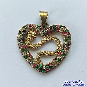 PINGENTE NO BRUTO PRONTO PARA O BANHO (CX29) - PINGENTE CORAÇÃO VAZADO COM COBRA CRAVEJADO EM MICRO ZIRCÔNIAS COLORIDAS 20X21MM - PESO TOTAL 2,6GR - COMPOSIÇÃO: LATÃO / ZIRCÔNIA - BRU0002297