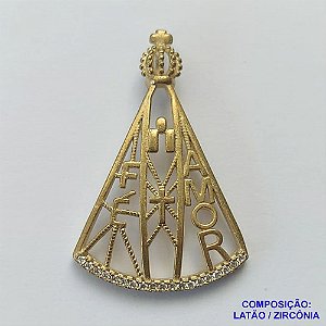 PINGENTE NO BRUTO PRONTO PARA O BANHO (CX31) - PINGENTE NOSSA SRA APARECIDA VAZADA CRAVEJADA EM MICRO ZIRCÔNIAS CRISTAIS - COMPOSIÇÃO: LATÃO / ZIRCÔNIA - TAMANHO 25X38MM - PESO TOTAL 3,1GR - BRU0002327