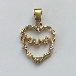 PINGENTE NO BRUTO PRONTO PARA O BANHO (CX39)- PINGENTE CORAÇÃO VAZADO COM PALAVRA MAMA CRAVEJADO EM MICROS ZIRCÔNIAS - COMPOSIÇÃO: LATÃO / ZIRCÔNIA - TAMANHO 15X18MM - PESO TOTAL 1,2GR - BRU13054