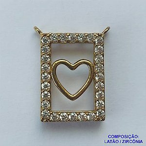 PINGENTE NO BRUTO PRONTO PARA O BANHO(CX43) - PINGENTE RETANGULAR COM CORAÇÃO CRAVEJADO EM MICROS ZIRCÔNIAS - COMPOSIÇÃO: LATÃO / ZIRCÔNIA - TAMANHO 13X18MM - PESO TOTAL 1,9GR - BRU13058