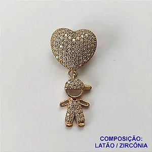 PINGENTE NO BRUTO PRONTO PARA O BANHO - PINGENTE CORAÇÃO COM MENINO CRAVEJADO COM MICRO ZIRCONIAS - COMPOSIÇÃO: LATÃO / ZIRCÔNIA - TAMANHO 32MM -  PESO TOTAL 2,8GR - BRU13061