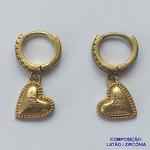 BRINCO NO BRUTO PRONTO BANHO (CX41)- BRINCO ARGOLA CRAVEJADA EM MICROS ZIRCÔNIAS CRISTAIS E PINGENTE CORAÇÃO COM ZIRCÔNIA - ARGOLINHA DE PRESSÃO (TRANQUETA) TAMANHO 24MM - PESO TOTAL 3,2GR - BRU13072