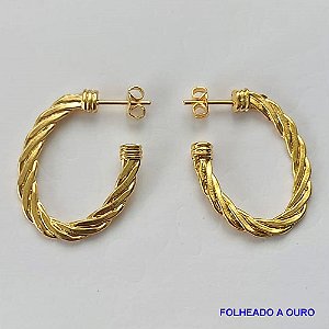 BRINCO FOLHEADO A OURO - BANHADO COM 5 MILÉSIMOS + VERNIZ DIAMOND - (ARD6514) BRINCO ARGOLA TORCIDA 1X27MM - OURO061