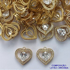 PINGENTE NO BRUTO PRONTO PARA O BANHO(CX42) - PINGENTE CORAÇÃO CRAVEJADO MICROS ZIRCÔNIAS - TAMANHO 18MM - COMPOSIÇÃO LATÃO E ZIRCÔNIA - PESO 2,3GR - BRU13134