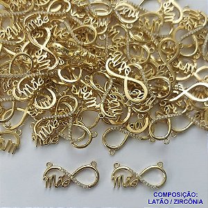 PINGENTE NO BRUTO PRONTO PARA O BANHO (CX42) - PINGENTE MÃE INFINITO CRAVEJADO EM MICROS ZIRCÔNIAS CRISTAIS - TAMANHO 10X20MM - COMPOSIÇÃO LATÃO E ZIRCÔNIA - PESO 0,6GR - BRU13136