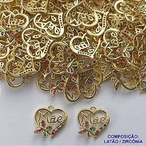 PINGENTE NO BRUTO PRONTO PARA O BANHO(CX42) - PINGENTE CORAÇÃO MÃE COM BORBOLETA CRAVEJADO EM MICROS ZIRCÔNIAS COLORIDAS - TAMANHO 15MM - COMPOSIÇÃO LATÃO E ZIRCÔNIA - PESO 1,3GR - BRU13137