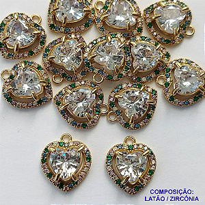 PINGENTE NO BRUTO PRONTO PARA O BANHO - PINGENTE CORAÇÃO COM BASE CRAVEJADA EM MICROS ZIRCÔNIAS COLORIDAS E ZIRCÔNIA CRISTAL 8MM - COMPOSIÇÃO: LATÃO / ZIRCÔNIA - PESO TOTAL 1,8GR - BRU13158