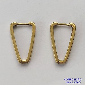 BRINCO NO BRUTO PRONTO PARA O BANHO(CX43) - BRINCO ARGOLA TRIANGULO - TAMANHO: 14X23MM - ESPESSURA: 2MM - COMPOSIÇÃO: 100% LATÃO - PESO TOTAL 3GR - BRU13166