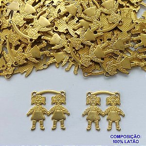 ACESSÓRIO NO BRUTO PRONTO PARA O BANHO(CX44) - (478) PINGENTE CANGA DUAS MENINAS 18MM - PESO TOTAL 0,9GR - BRU0002540