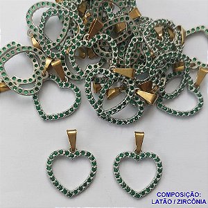 PINGENTE NO BRUTO PRONTO PARA O BANHO(CX48) - PINGENTE DE CORAÇÃO CRAVEJADO COM MICROS ZIRCÔNIAS VERDE ESMERALDA - (ALTA FUSÃO) TAMANHO 17MM - PESO 0,5GR (MAD) - BRU13176