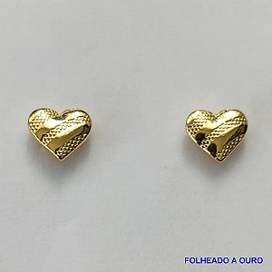 BRINCO FOLHEADO A OURO - BANHADO COM 5 MILÉSIMOS + VERNIZ DIAMOND - (BRJ2888) BRINCO DE PINO COM CORAÇÃO 7MM - OURO081