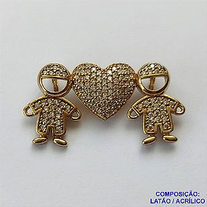 PINGENTE NO BRUTO PRONTO PARA O BANHO - PINGENTE CORAÇÃO COM DOIS MENINOS CRAVEJADO EM MICROS COM ZIRCÔNIAS - TAMANHO: 16X32MM PESO 3,1GR - BRU13196