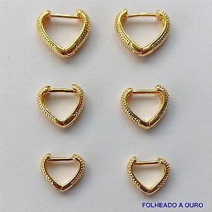 BRINCO FOLHEADO A OURO - BANHADO COM 5 MILÉSIMOS + VERNIZ DIAMOND - (ARJ1094) BRINCO DE TRIO ARGOLA CORAÇÃO 11/13/15MM - OURO086