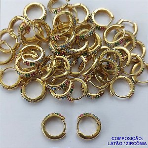 BRINCO NO BRUTO PRONTO PARA O BANHO(CX46) - BRINCO ARGOLA CRAVEJADO EM MICRO ZIRCÔNIAS COLORIDAS - TAMANHO: 9MM - PESO 1GR - BRU13210