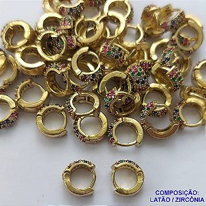 BRINCO NO BRUTO PRONTO PARA O BANHO(CX46) - BRINCO ARGOLA CRAVEJADO COM 3 FILEIRAS EM MICRO ZIRCÔNIAS COLORIDAS - TAMANHO: 3,5X10MM - PESO 1,7GR - BRU13212