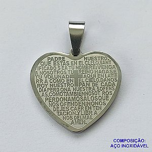 PINGENTE EM AÇO INOXIDÁVEL(CX50) - PINGENTE EM AÇO INOXIDÁVEL CORAÇÃO COM ORAÇÃO PAI NOSSO 23X24MM - ACO1208
